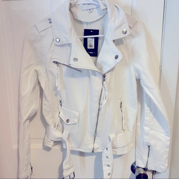 NWT. White Denim Jacket. See Photos. - Picture 5 of 9